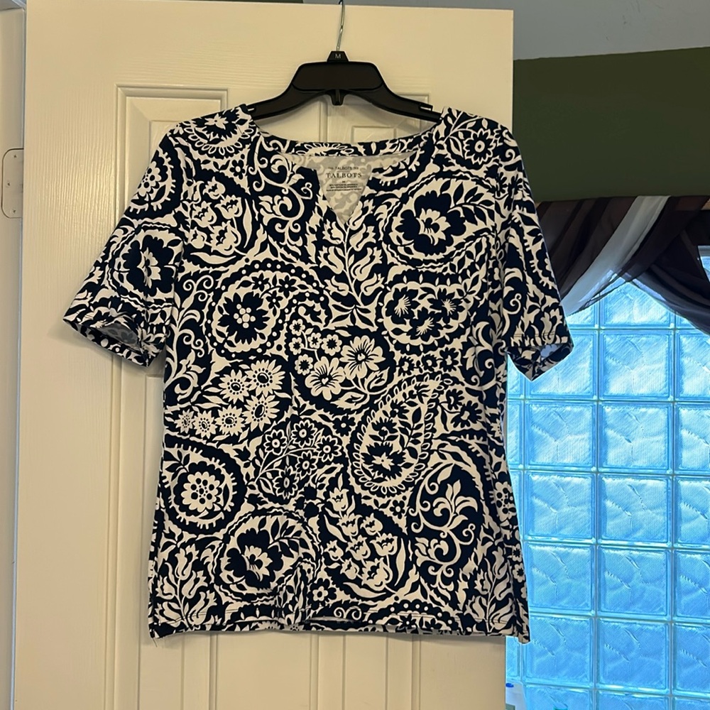 Talbots v neck tee euc